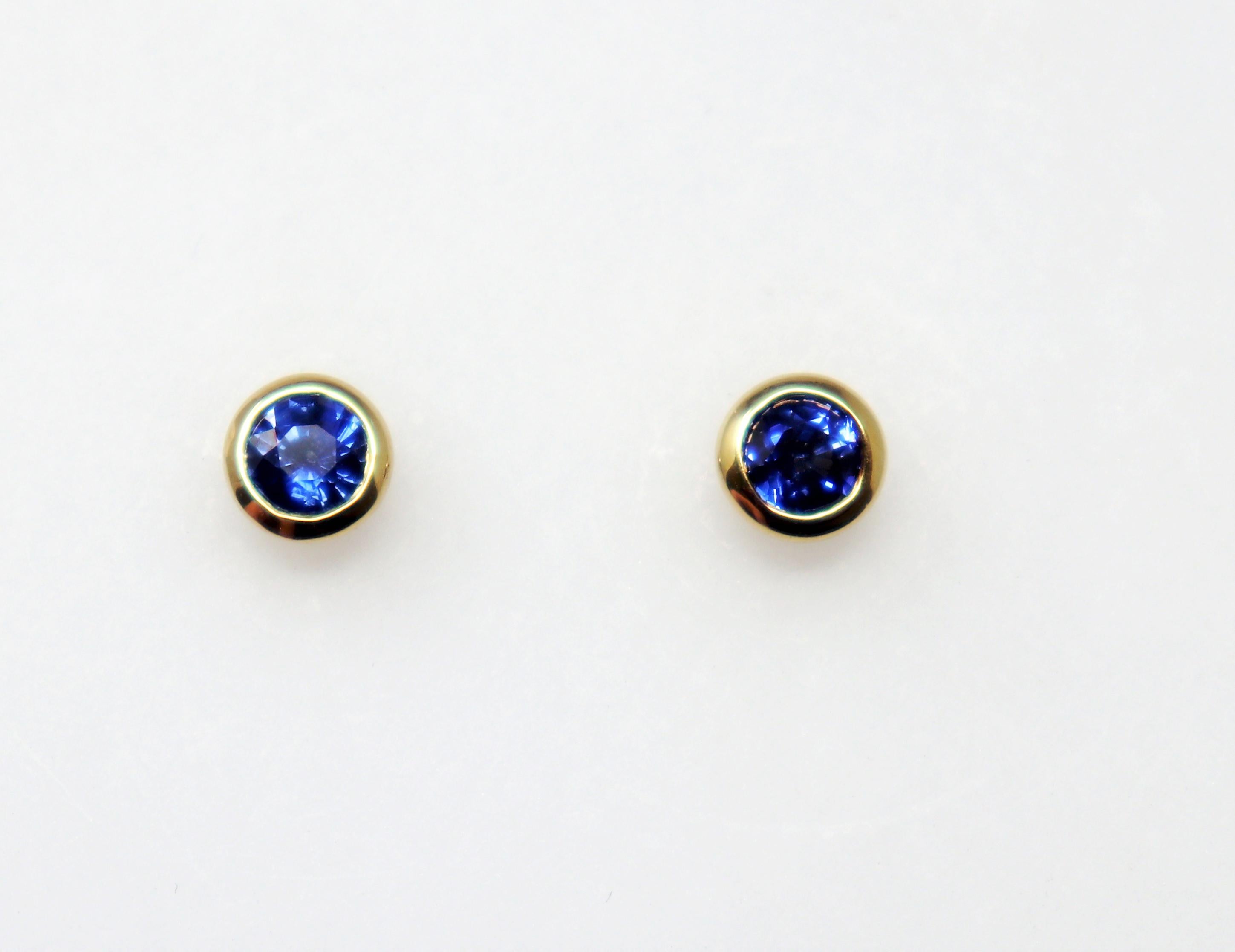 Tiffany & Co Elsa Peretti Color by the Yard Sapphire 18 Karat Gold Stud Earrings In Good Condition In Scottsdale, AZ