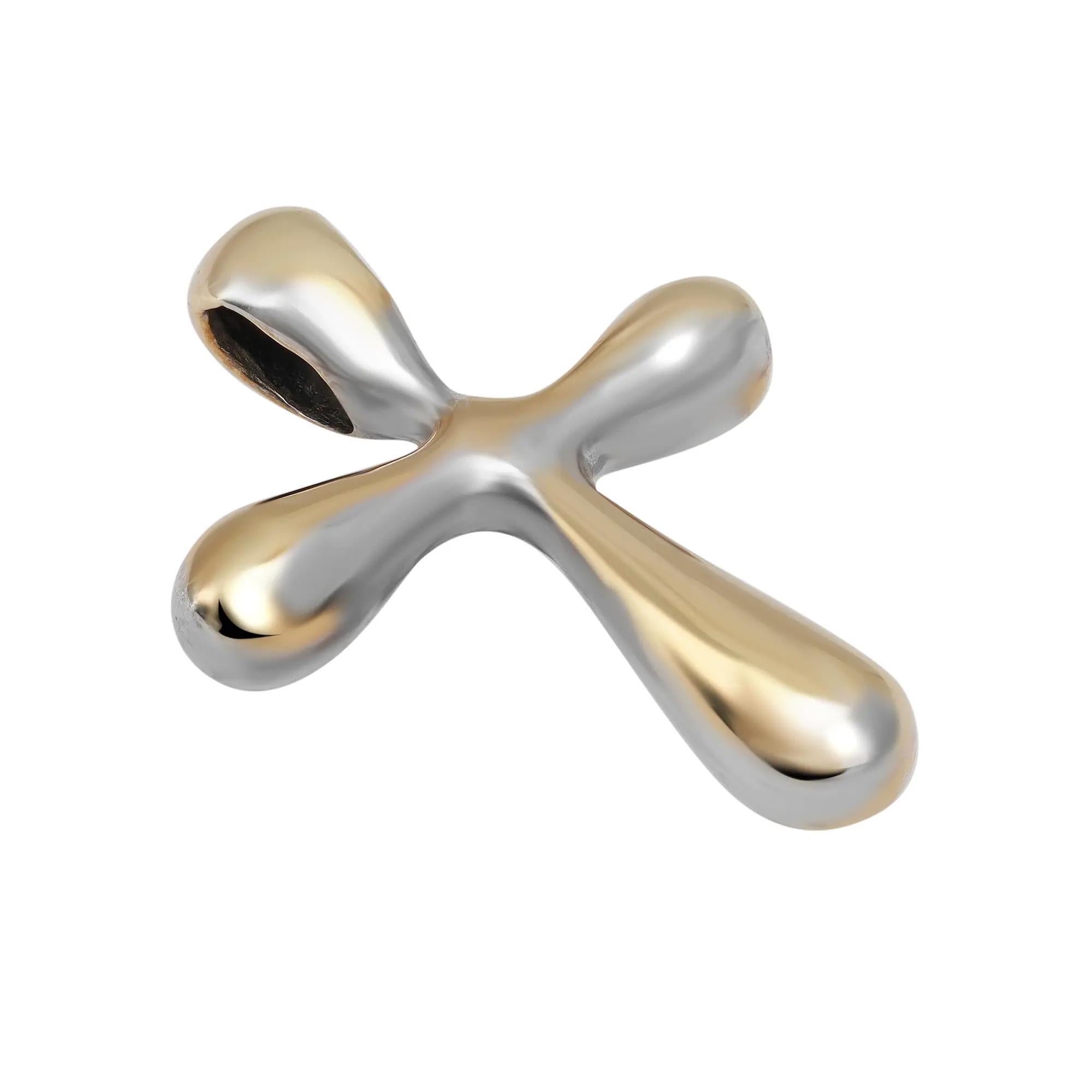 Moderno Tiffany & Co. Ciondolo a forma di croce di Elsa Peretti in argento 925 in vendita