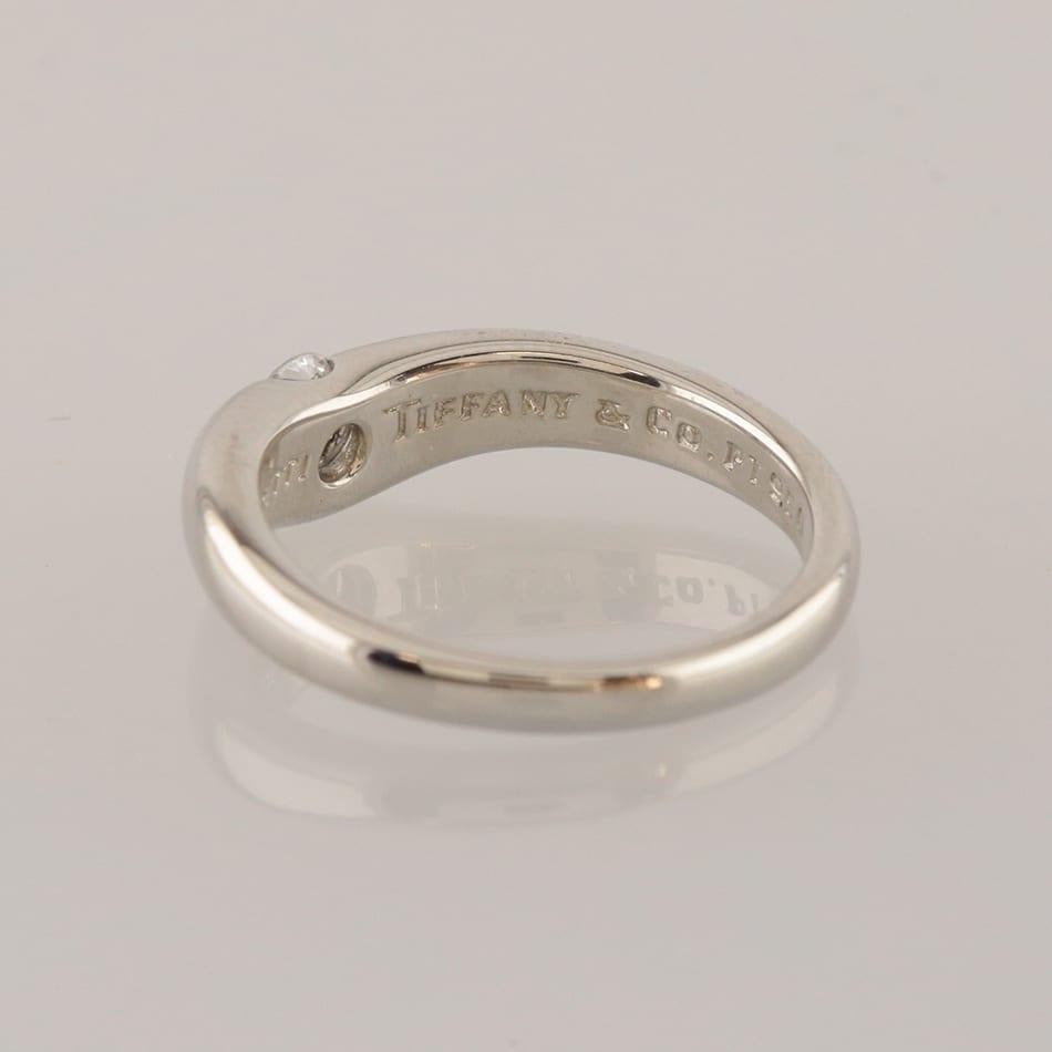 This is a Tiffany & Co. platinum curved band ring set with a single 0.18 carat diamond. The ring was designed by Elsa Peretti for Tiffany.

Condition: Used (Excellent)
Weight:5.8 grams
Ring Size:J
Total Diamond Carat Weight:0.18 carats
Box:Tiffany &