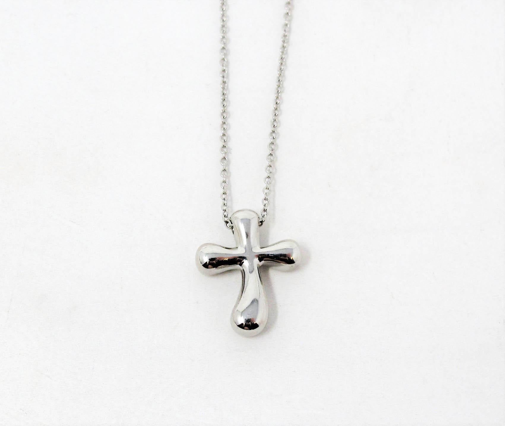 Tiffany & Co. Elsa Peretti Diamond and Platinum Cross Pendant Necklace In Good Condition For Sale In Scottsdale, AZ