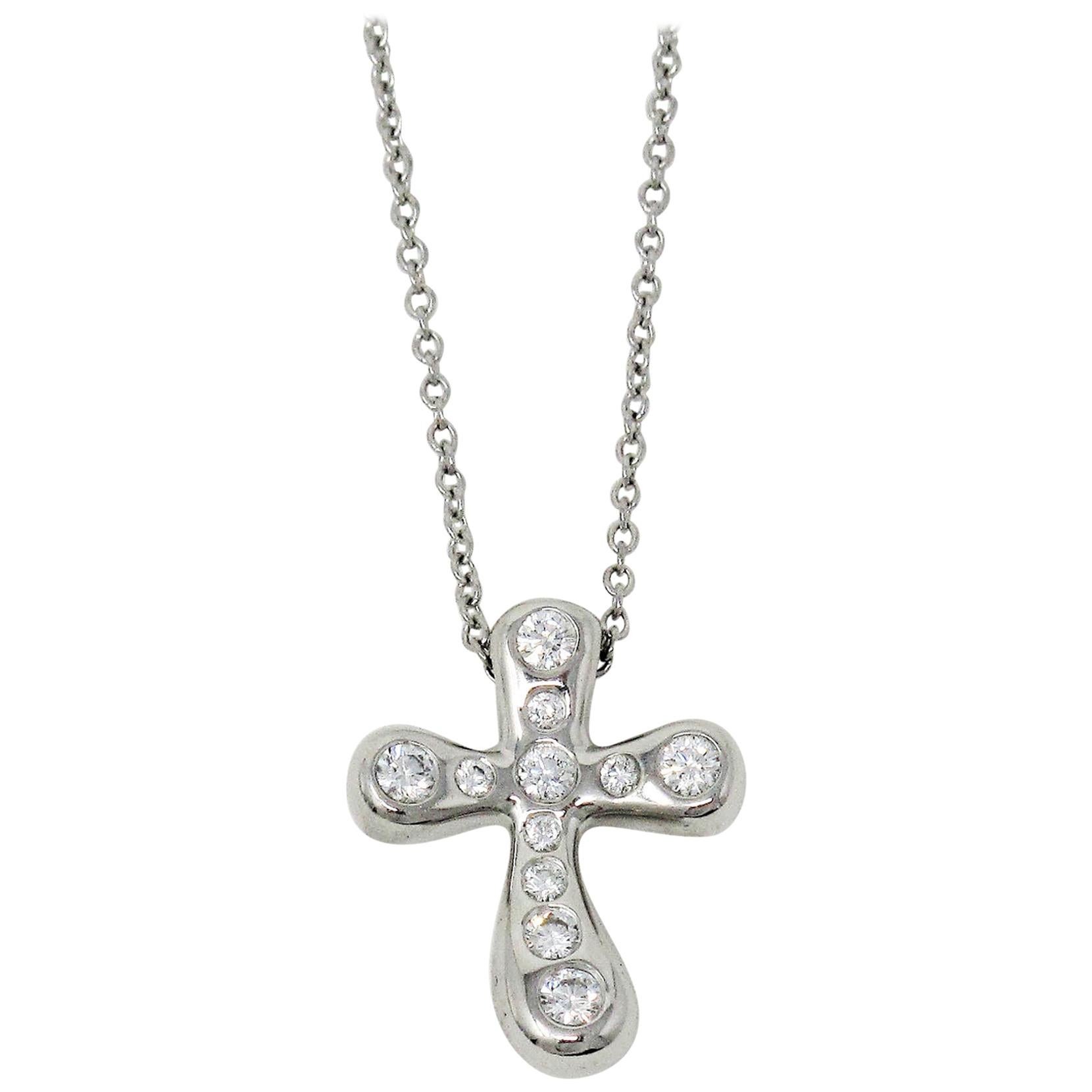 Tiffany & Co. Elsa Peretti, collier pendentif croix en platine et diamants en vente
