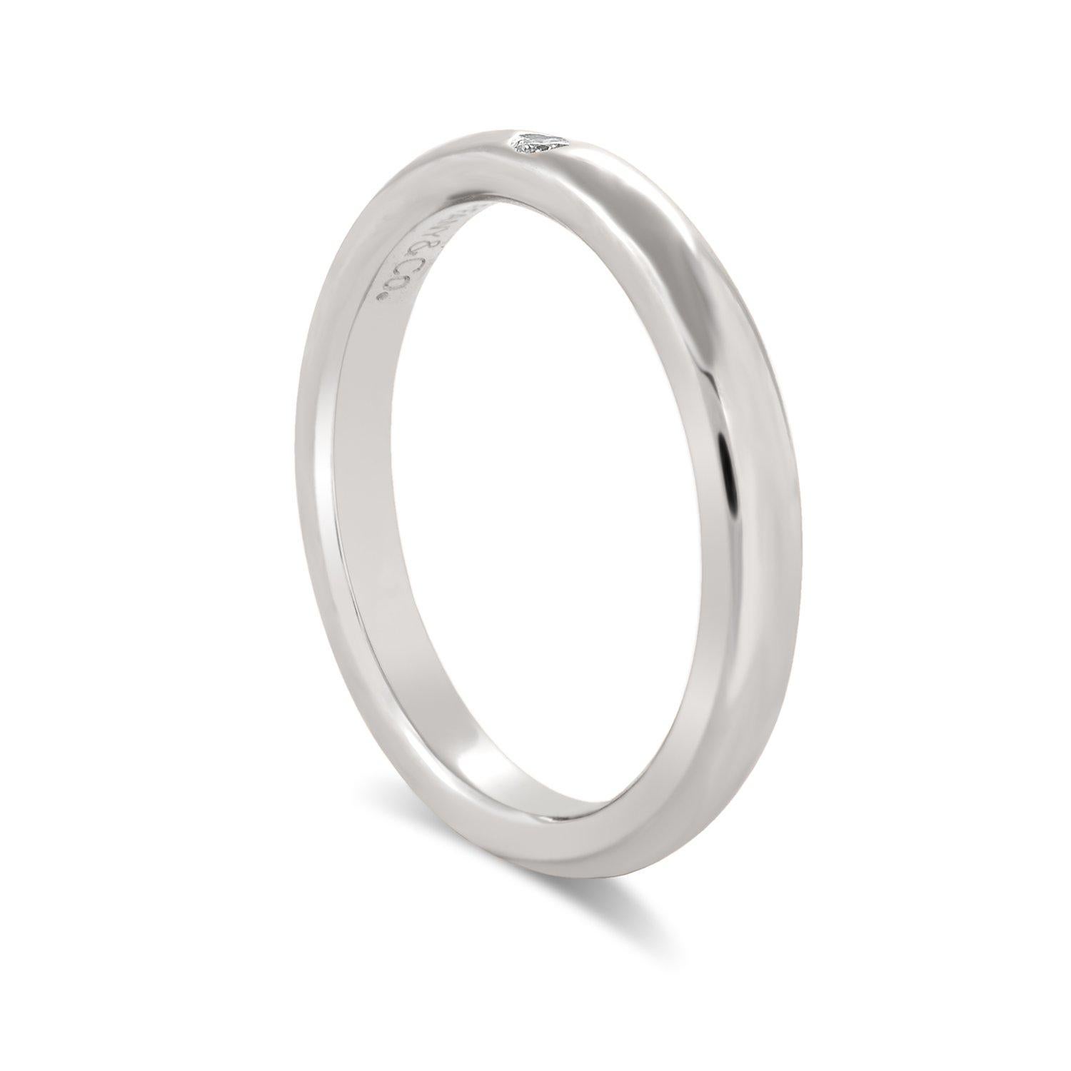 This simple but elegant Tiffany & Co. Elsa Peretti band features a single round brilliant cut diamond set in platinum.  

Size 6 US (52 EU).  
2.7mm wide.
Signed Tiffany&Co and Peretti.

