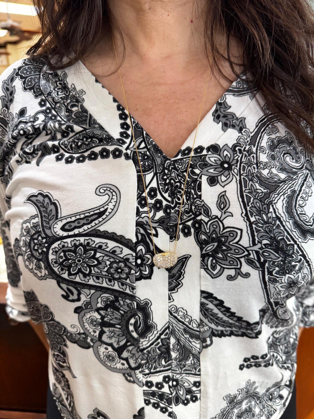 Moderno Tiffany & Co. Collana con ciondolo a forma di fagiolo con diamanti di Elsa Peretti in vendita