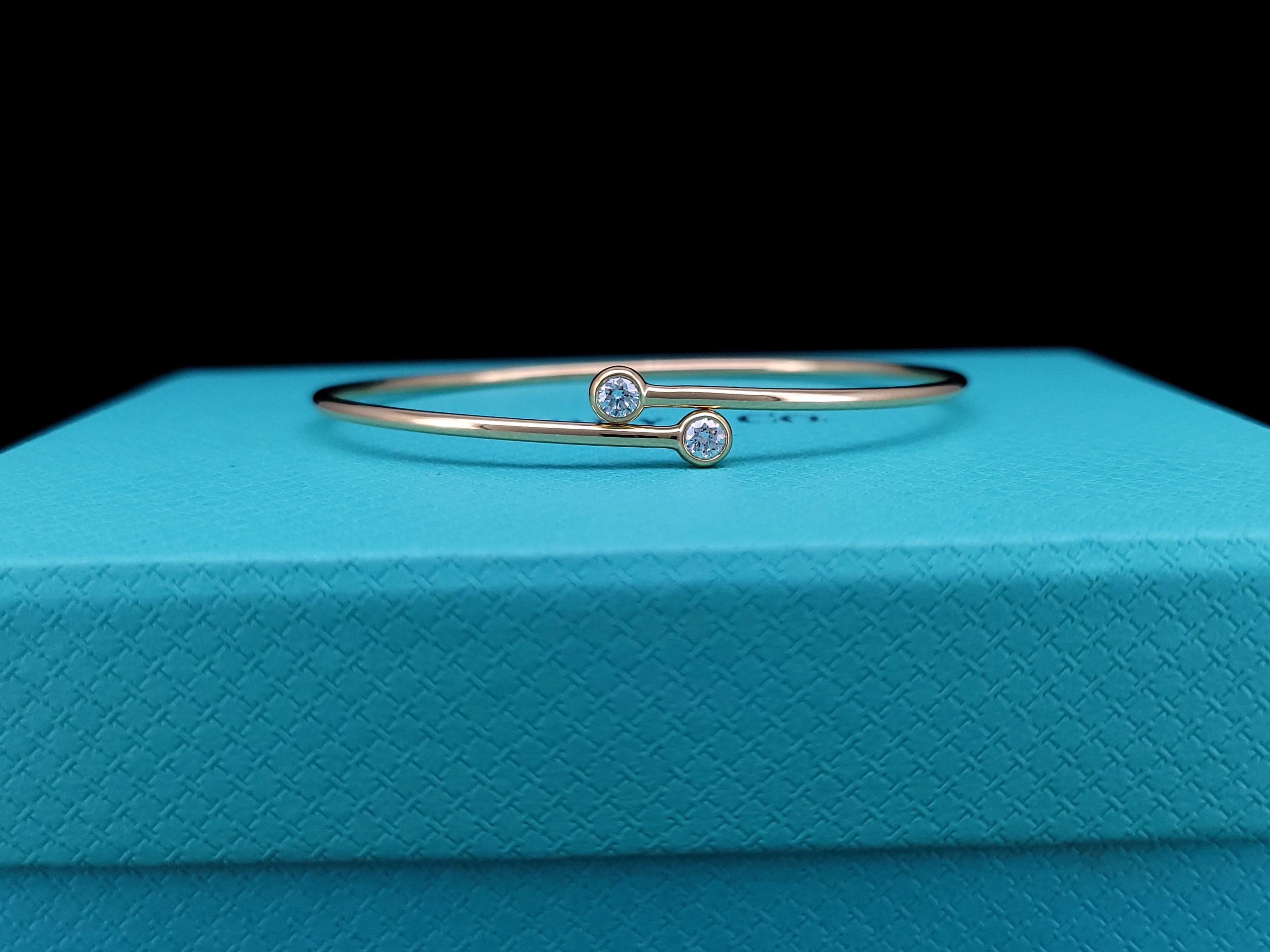 Tiffany & Co. Elsa Peretti Diamond Hoop Single-row Bangle In Excellent Condition For Sale In New York, NY
