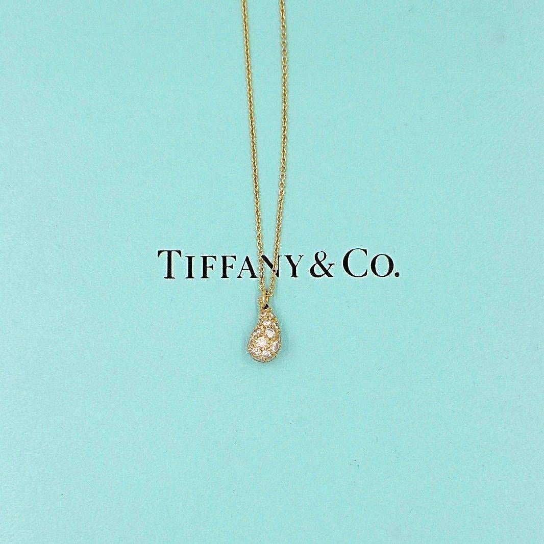Tiffany & Co.
Style:  Elsa Peretti Pave Diamond Teardrop Pendant Necklace
Metal:  18KT Yellow Gold - 750
Size:  16 inches / 17 inches with Pendant
Total Carat Weight:  0.83 TCW
Stone Shape: Round Brilliant Diamonds
Stone Color & Clarity: H-I /
