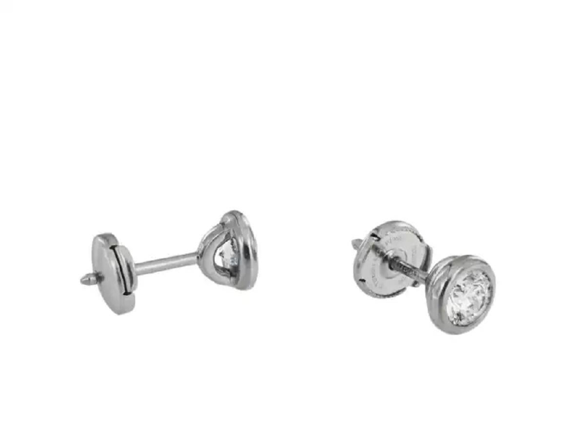 TIFFANY & CO. ELSA PERETTI DIAMONDS BY THE YARD EARRINGS IN PLATINUM 1.00ct

-Mint condition
-Platinum
-Earrings Diameter: 6mm
-Diamond: .80 total carat weight
Clarity VVS
Color Grade E-F

*Comes with Tiffany box.