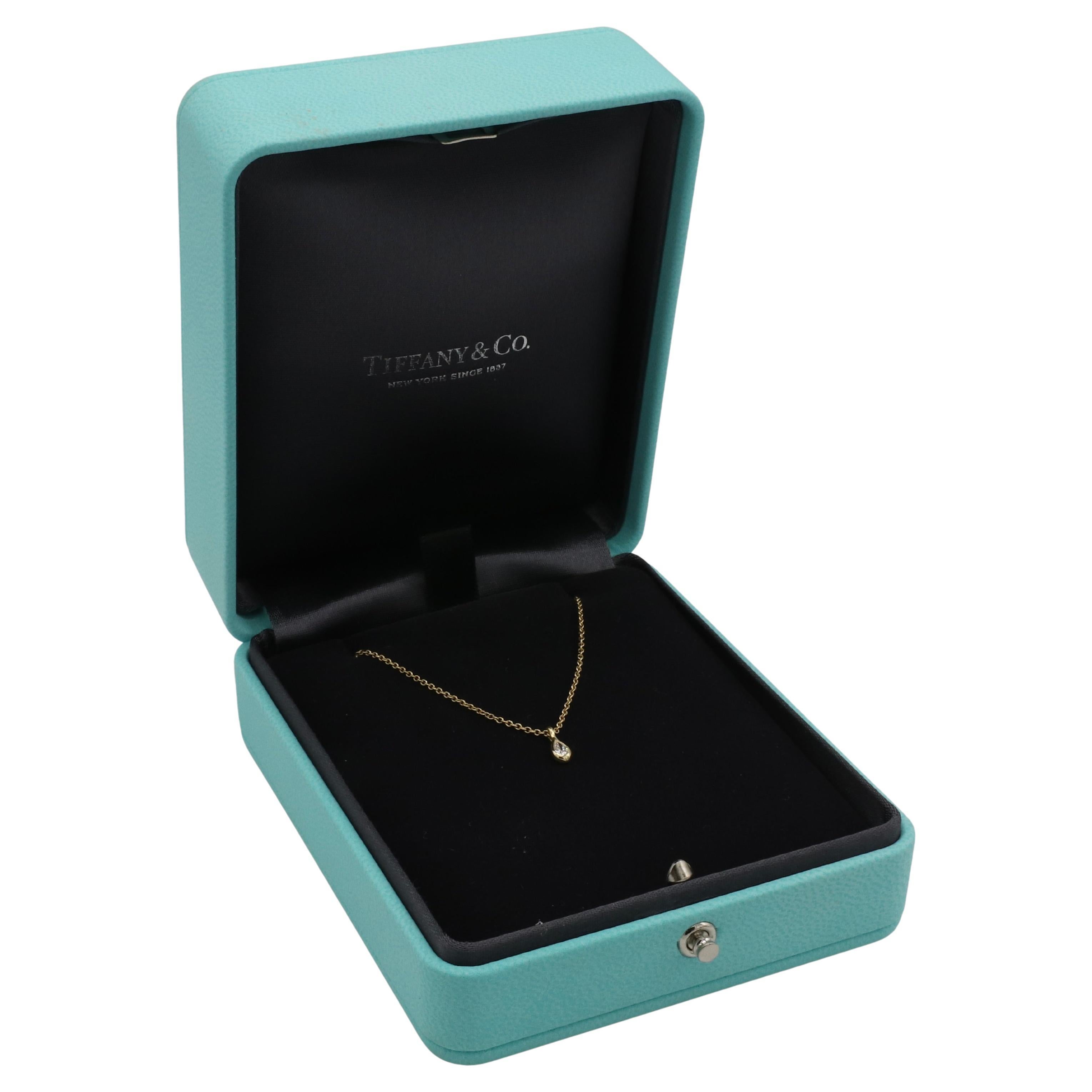 Moderno Tiffany & Co. Collana con ciondolo a forma di pera di Elsa Peretti Diamonds By The Yard in vendita