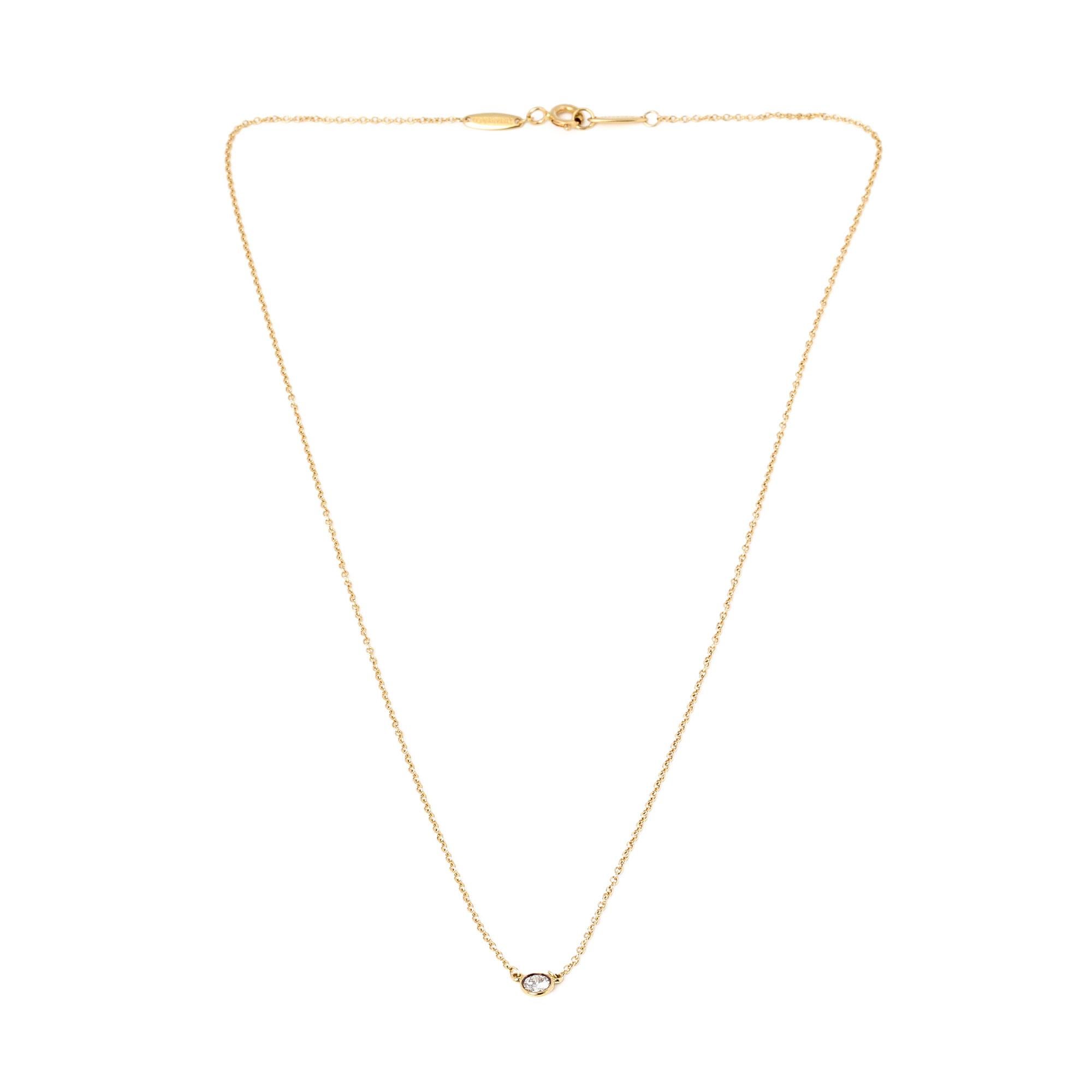 This pendant by Tiffany & Co is from the Elsa Peretti diamonds by the yard collection and features a solitaire round brilliant cut diamond mounted in 18ct yellow gold. Complete with Tiffany pouch and outer box. Our Xupes reference is J531 should you