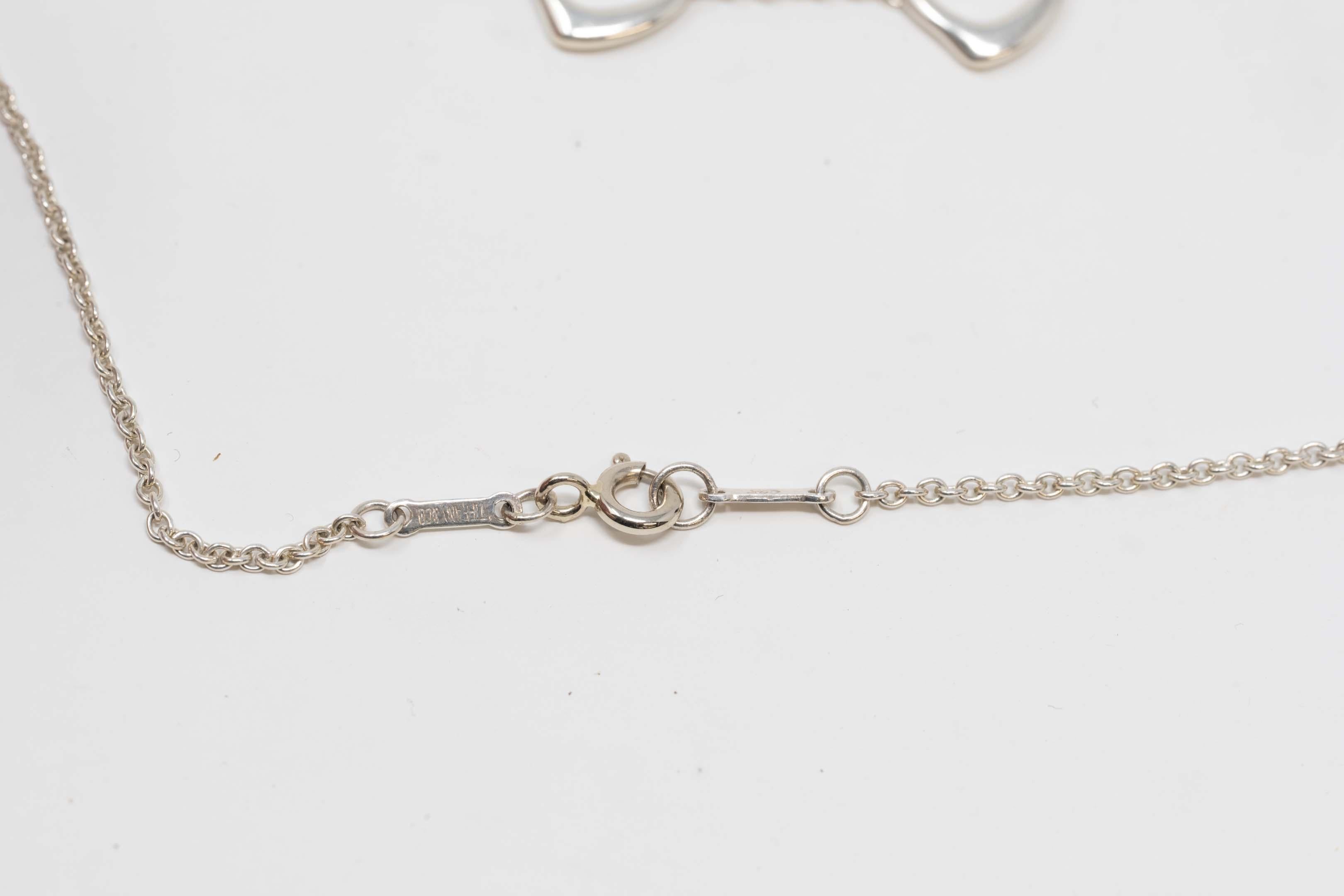 Tiffany & Co. Elsa Peretti Five Heart Silver Necklace In Good Condition For Sale In Montreal, QC