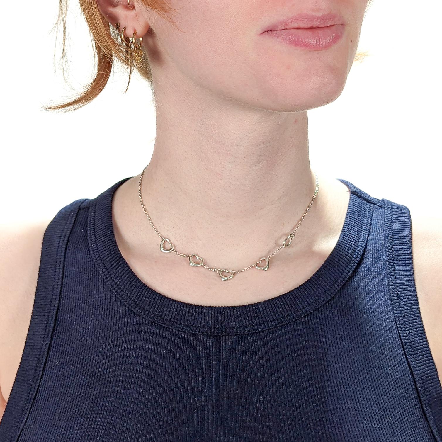 A fine Tiffany & Co. 5 Open Hearts necklace

In sterling silver.

Designed by Elsa Peretti.

With 5 openwork hearts connected by small chain links and with a circular clasp. 

Together with its original pouch.

Marked to tags on either side of the
