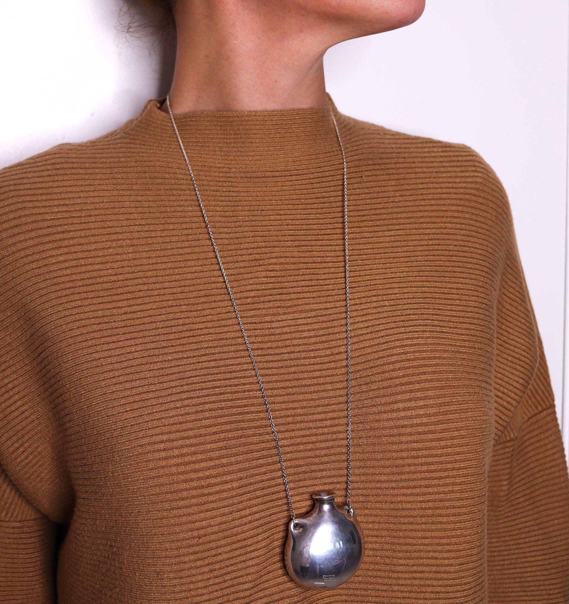 Bottle necklace designed by Elsa Peretti (1940-2019) for Tiffany & Co.

Fabulous freeform open bottle created by Elsa Peretti for the Tiffany Studios back in the 1978. This iconic vintage pendant necklace has been crafted at the Tiffany Studios in