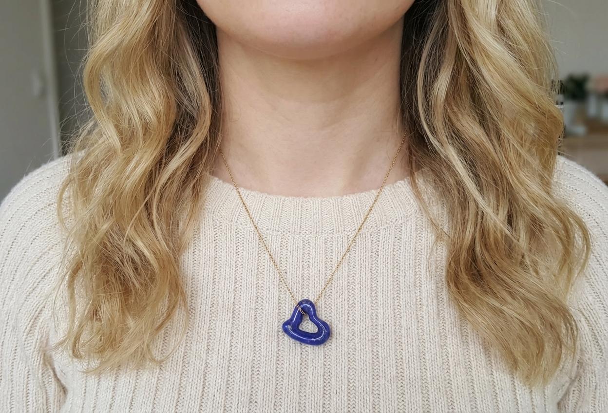 Tiffany & Co. Collar Corazón Abierto de Lapislázuli Elsa Peretti de Oro Amarillo de 18k Contemporáneo en venta