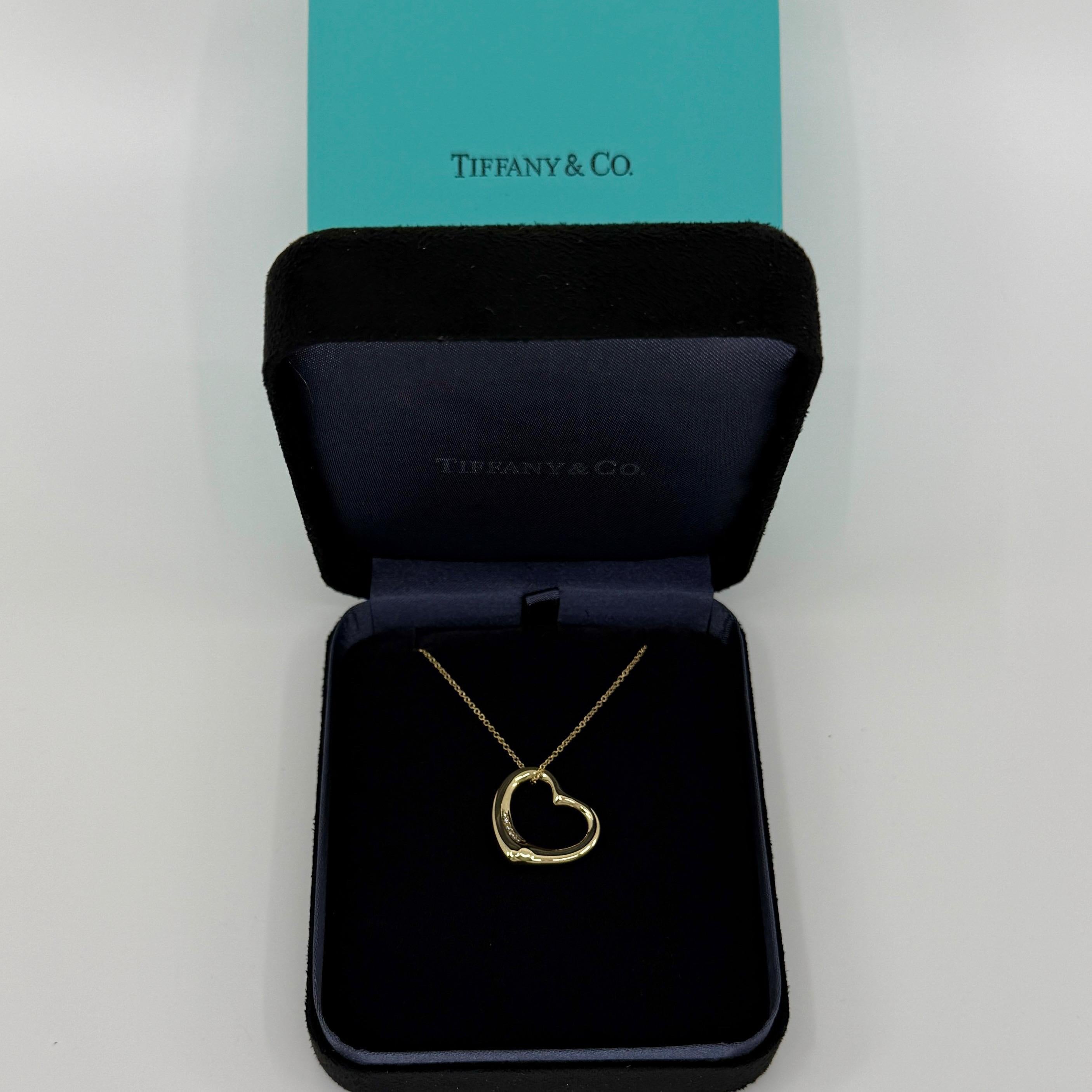 Rara Tiffany & Co. d'epoca. Collana con ciondolo in oro giallo 18k di Elsa Peretti con cuore aperto grande e diamante incastonato.

Un bellissimo e autentico ciondolo a cuore aperto di Tiffany & Co. dell'elegante e popolare linea Elsa Peretti. 

Il