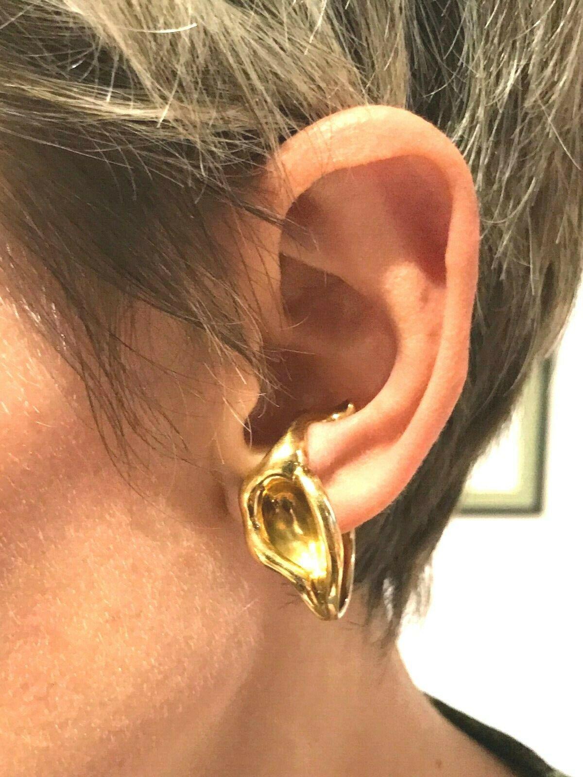 Tiffany & Co Elsa Peretti Lily Pad Yellow Gold Ear Cuff Earrings In Excellent Condition In Beverly Hills, CA