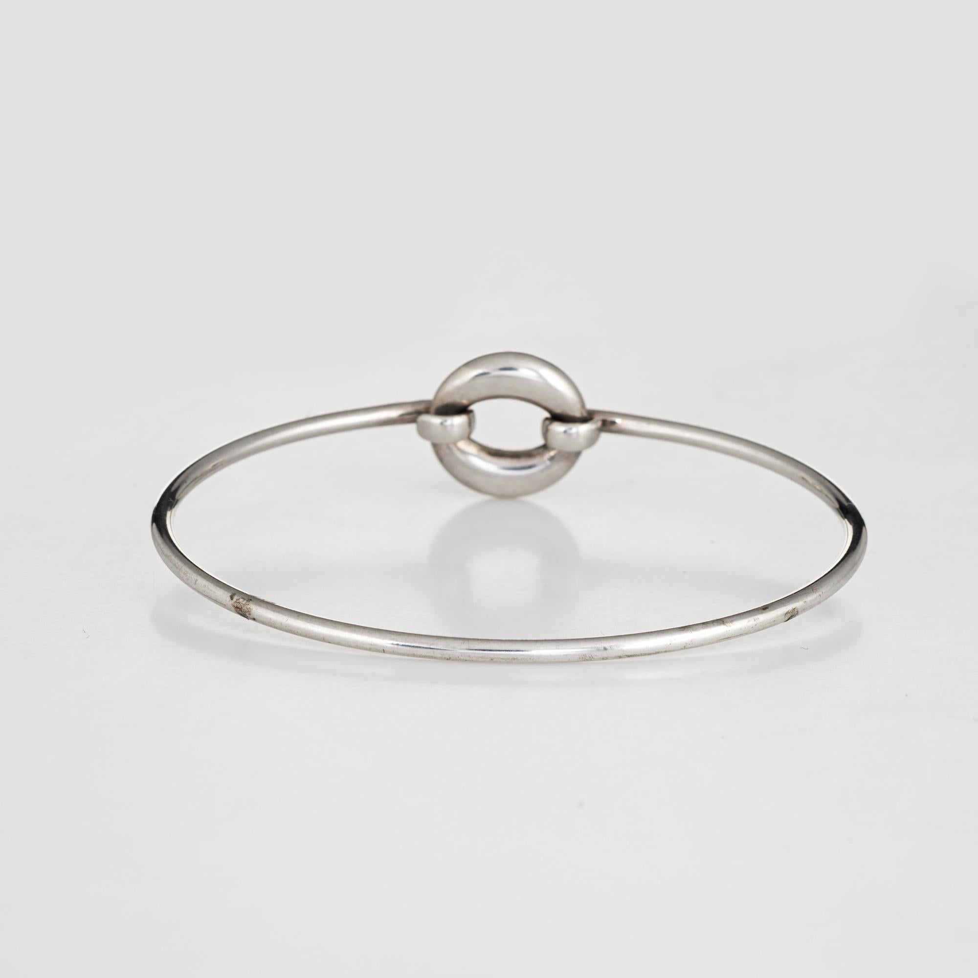 Stylish Tiffany & Co bangle bracelet crafted in 925 sterling silver. 

The bangle is designed by Elsa Peretti with a 