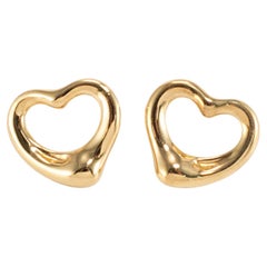 Tiffany & Co. Orecchini a perno in oro giallo 18 carati Elsa Peretti con cuore aperto da 11 mm