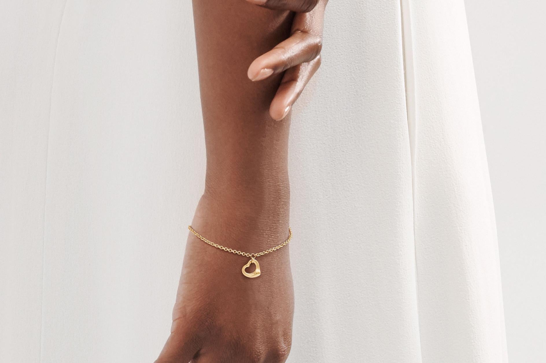 Tiffany & Co Elsa Peretti for Tiffany & Co Open Heart Bracelet 11mm 18K Yellow Gold Pour femmes en vente