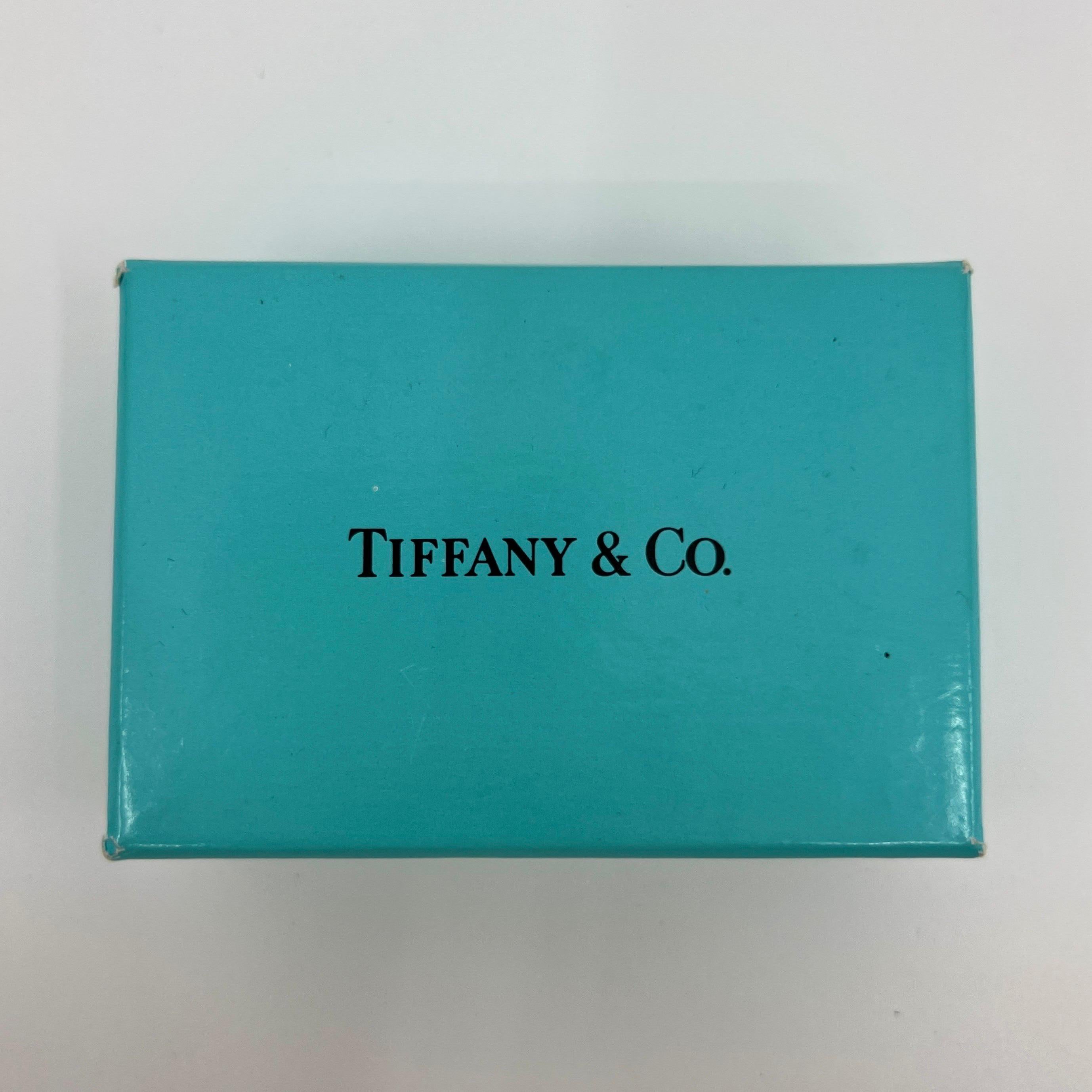 Tiffany & Co. Elsa Peretti Open Heart Diamond Platinum Anhänger Halskette.

Ein schöner und seltener authentischer Tiffany-Anhänger mit offenem Herzen aus der stilvollen und beliebten Elsa Peretti-Reihe. 

Der Anhänger und die Kette sind aus 950er