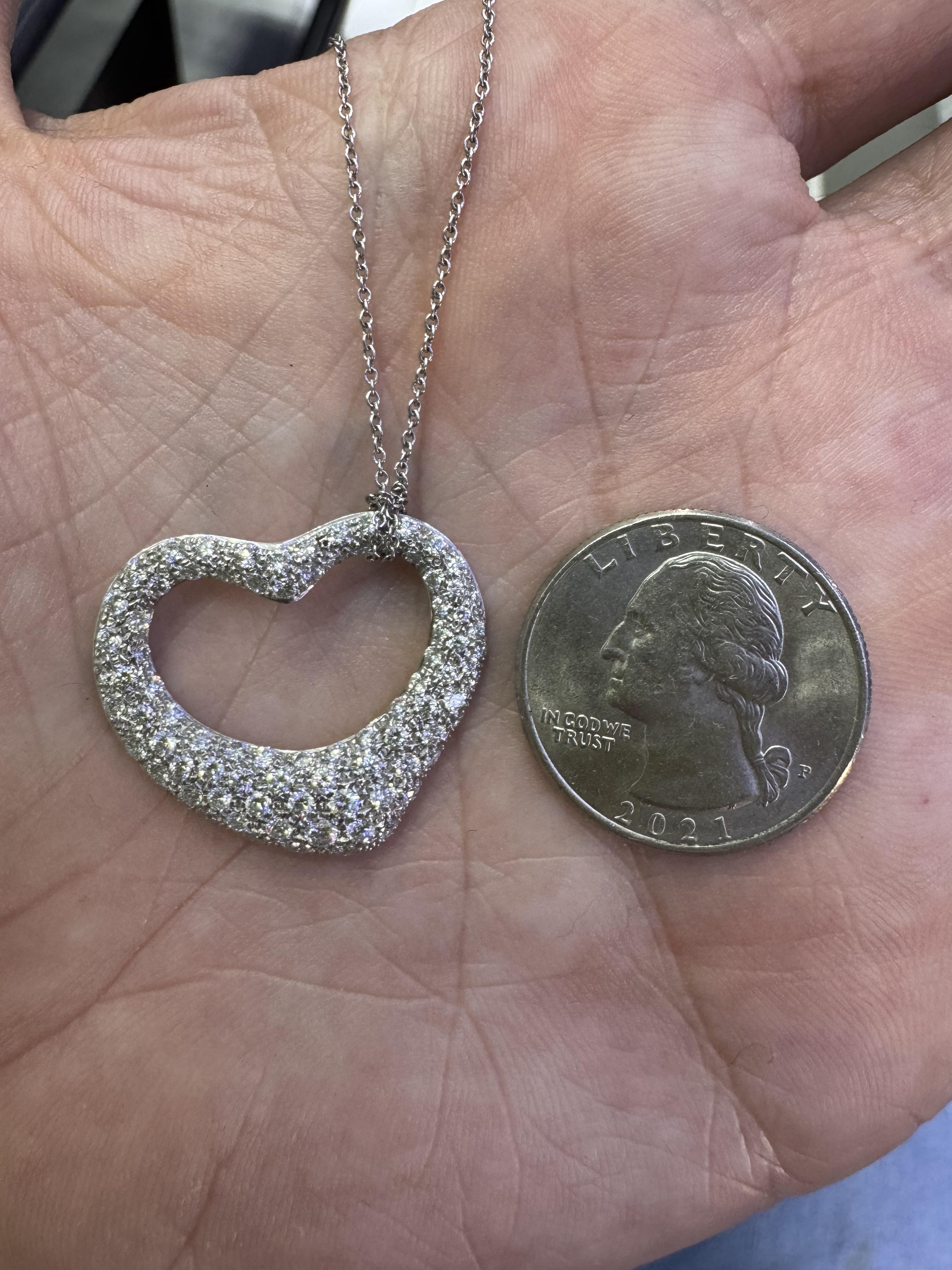 Taglio rotondo Tiffany & Co. Ciondolo Elsa Peretti a cuore aperto di grandi dimensioni in platino in vendita