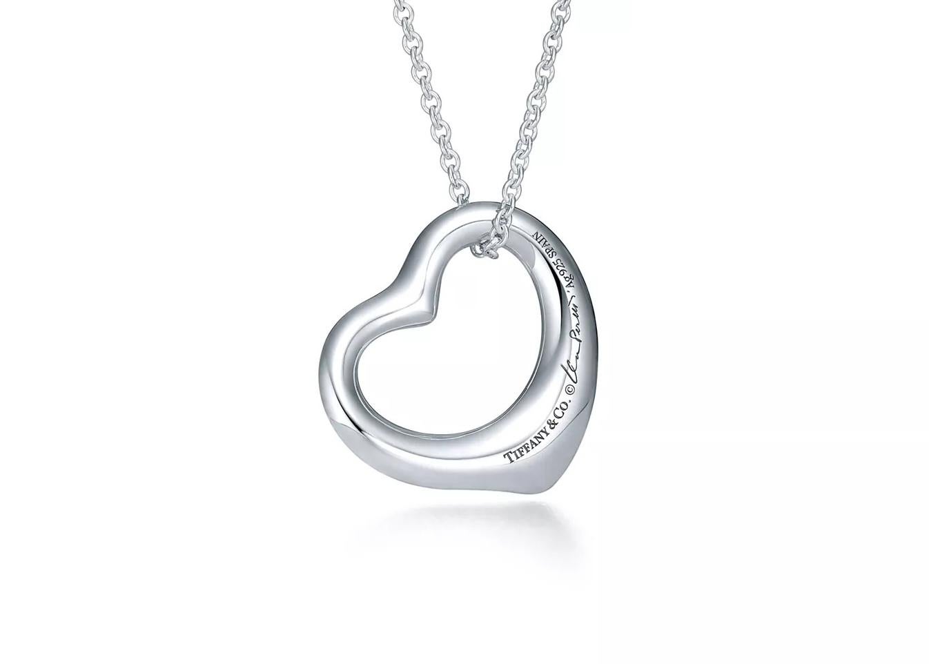 Donna Tiffany & Co. Elsa Peretti for Tiffany & Co. Ciondolo a cuore aperto 22 mm in argento massiccio $625 in vendita