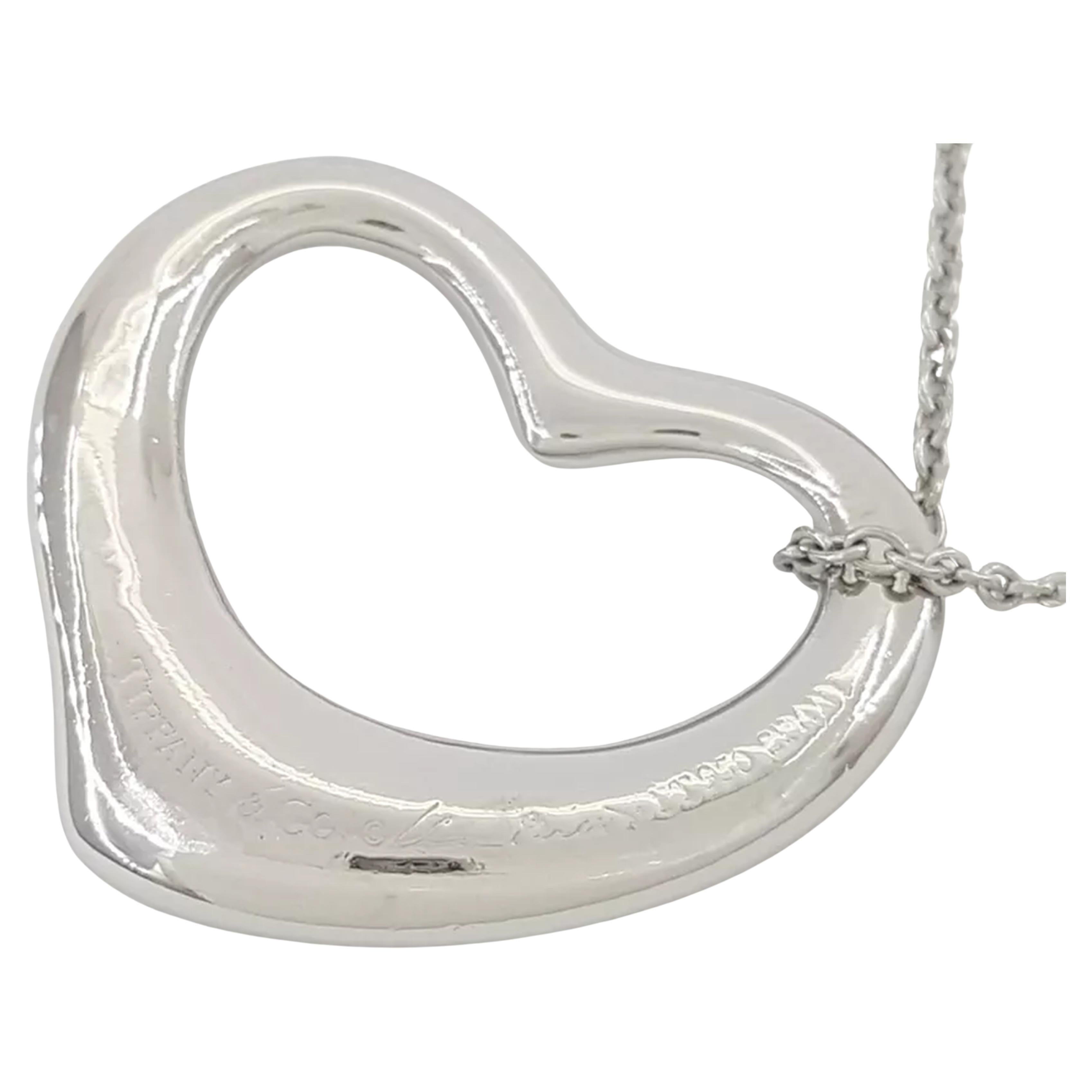 Contemporaneo Tiffany & Co. Ciondolo a cuore aperto di Elsa Peretti in platino in vendita
