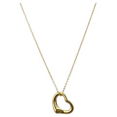 Collar colgante corazón abierto Elsa Peretti de oro amarillo de 18 quilates y 16 pulgadas Tiffany & Co.