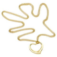 Tiffany & Co. Elsa Peretti Pendentif en forme de cœur ouvert avec chaîne en maille
