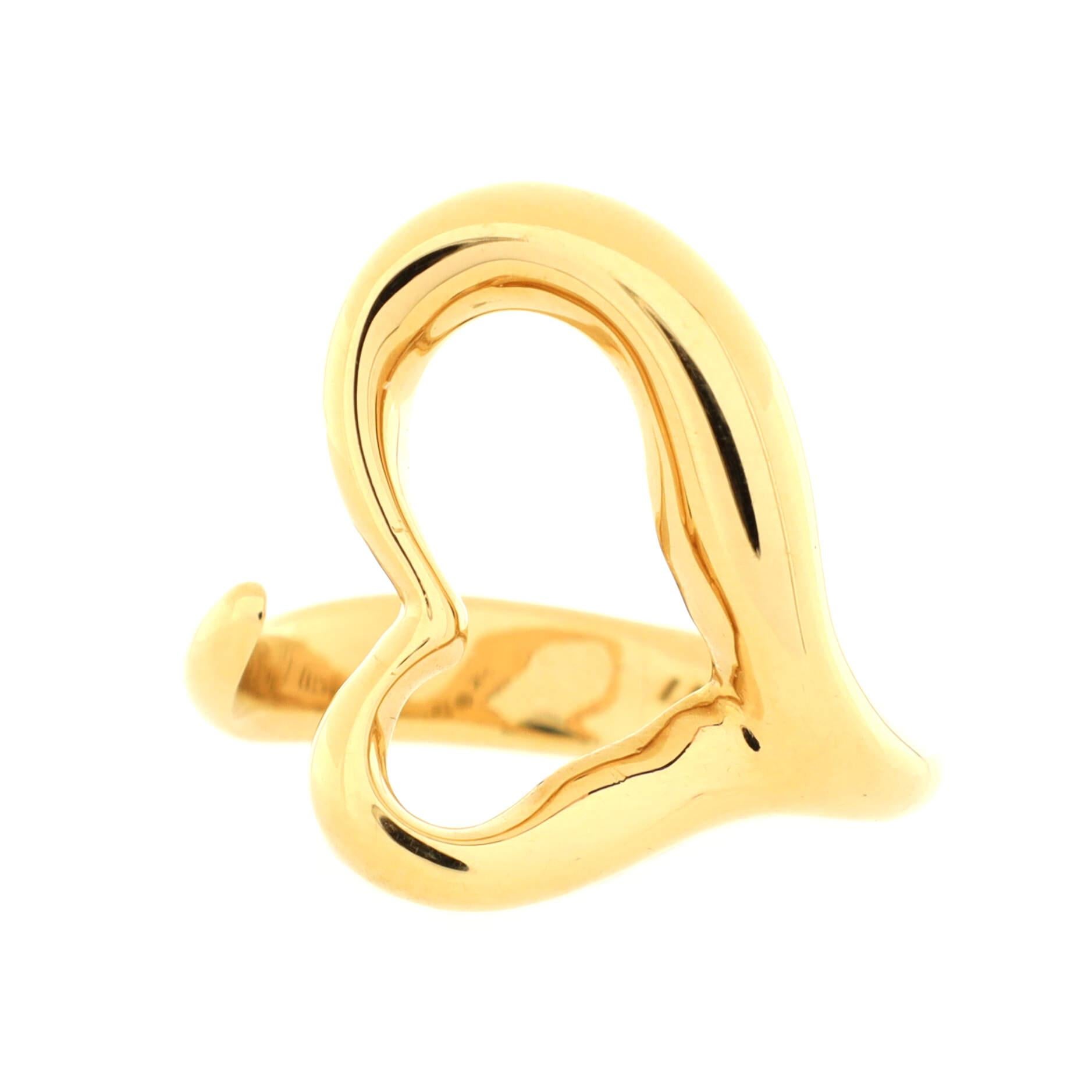 Condition: Very good. Moderate wear throughout.
Accessories: No Accessories
Measurements: Size: 5.5, Width: 4 mm
Designer: Tiffany & Co.
Model: Elsa Peretti Open Heart Ring 18K Yellow Gold Large
Exterior Color: Yellow Gold
Item Number: 214403/11