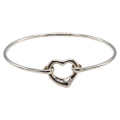 Tiffany & Co. Elsa Peretti Armreif aus Sterlingsilber mit offenem Herz
