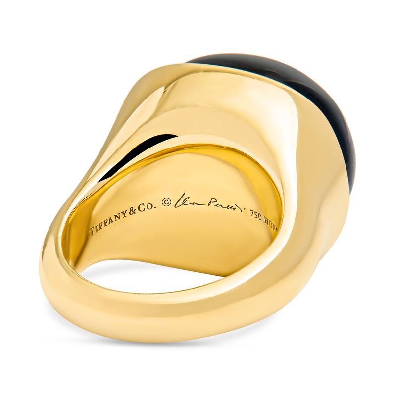 Taille cabochon Tiffany & Co. Elsa Peretti Bague en or jaune 18 carats avec cabochon d'onyx de taille ovale en vente