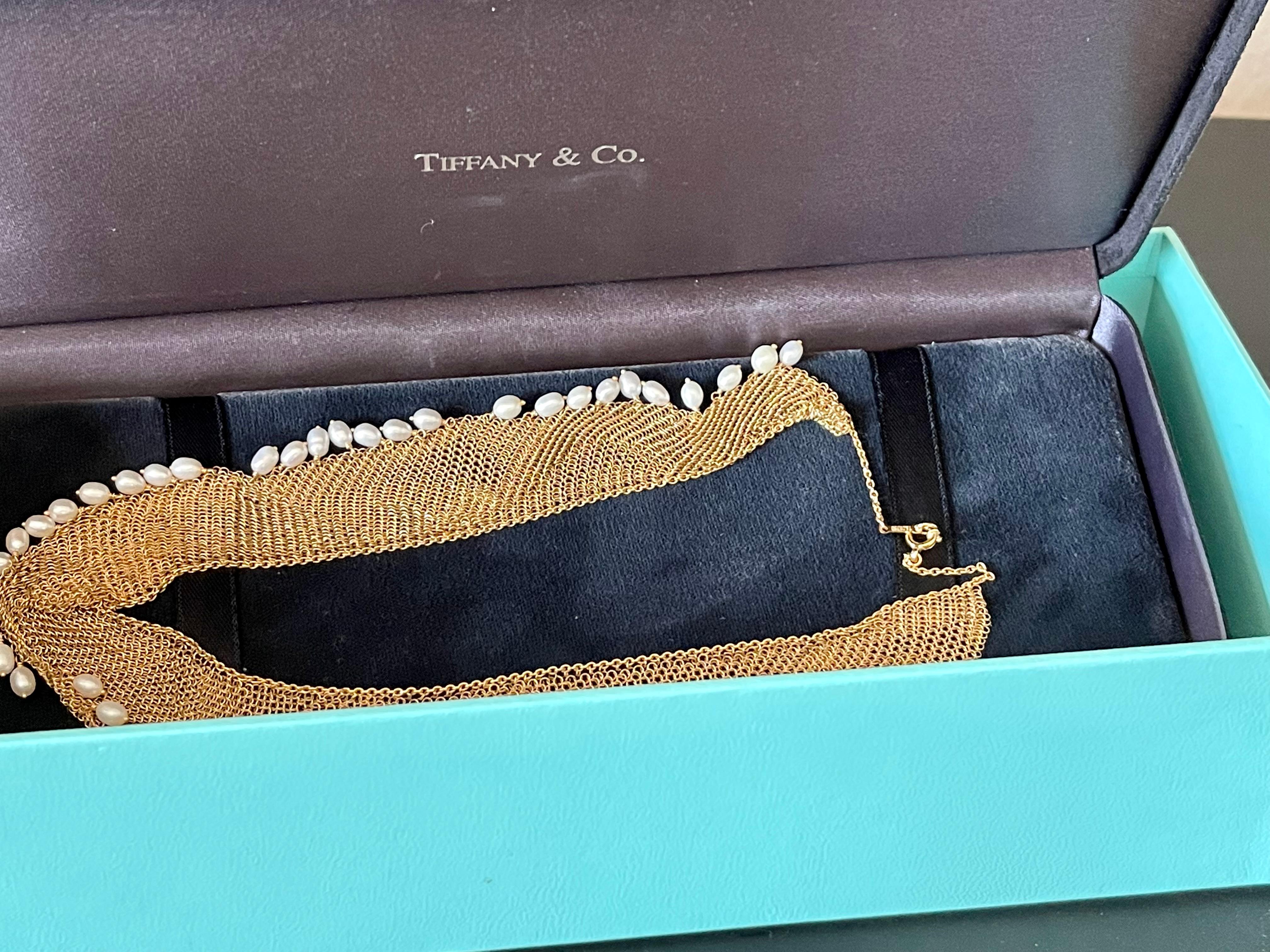 Tiffany & Co. Elsa Peretti Collier en maille en or jaune et perles avec boucles d'oreilles Bon état - En vente à Zurich, Zollstrasse