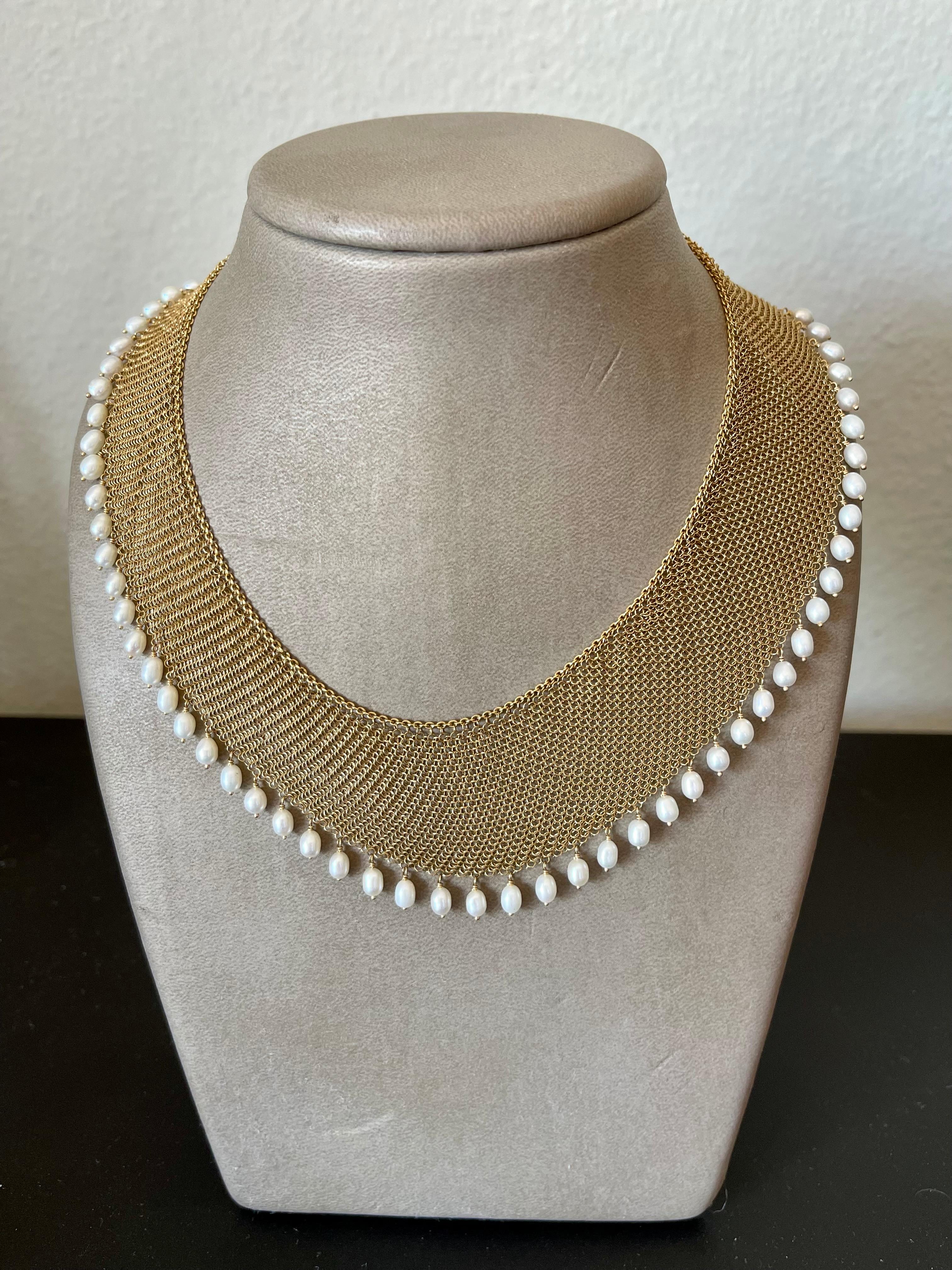 Contemporary Tiffany & Co. Elsa Peretti Pearl Yellow Gold Mesh Necklace With Earrings For Sale