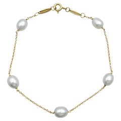 Tiffany
Co. Elsa Peretti
Pearls By The Yard
Bracelet in 18 Karat Yellow Gold Tiffany
Co. Elsa Peretti
Pearls By The Yard
Bracelet in 18 Karat Yellow Gold