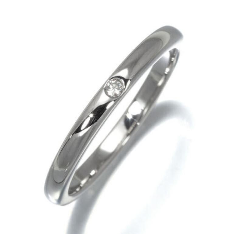 TIFFANY & Co. Anillo Elsa Peretti Platino .02 Diamante 7

 Metal: Platino
 Tamaño: 7 
 Ancho de banda: 2.7 mm
 Peso: 5,40 gramos 
 Diamante: Un diamante brillante redondo, peso total en quilates 0,02
 Sello: TIFFANY&CO. PERETTI PT950
 Estado: