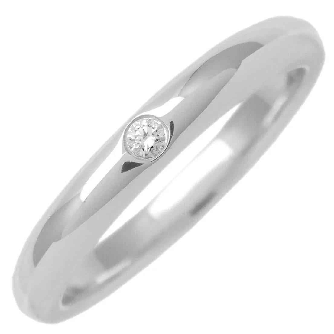 TIFFANY & Co. Elsa Peretti Platinum .02 Diamond Band Ring 7

 Métal : Platine
 Taille : 7 
 Largeur de la bande : 2,8 mm
 Poids : 6,0 grammes 
 Diamant : Un diamant rond de taille brillant, poids total de 0,02 carat.
 Poinçon : TIFFANY&CO. PERETTI