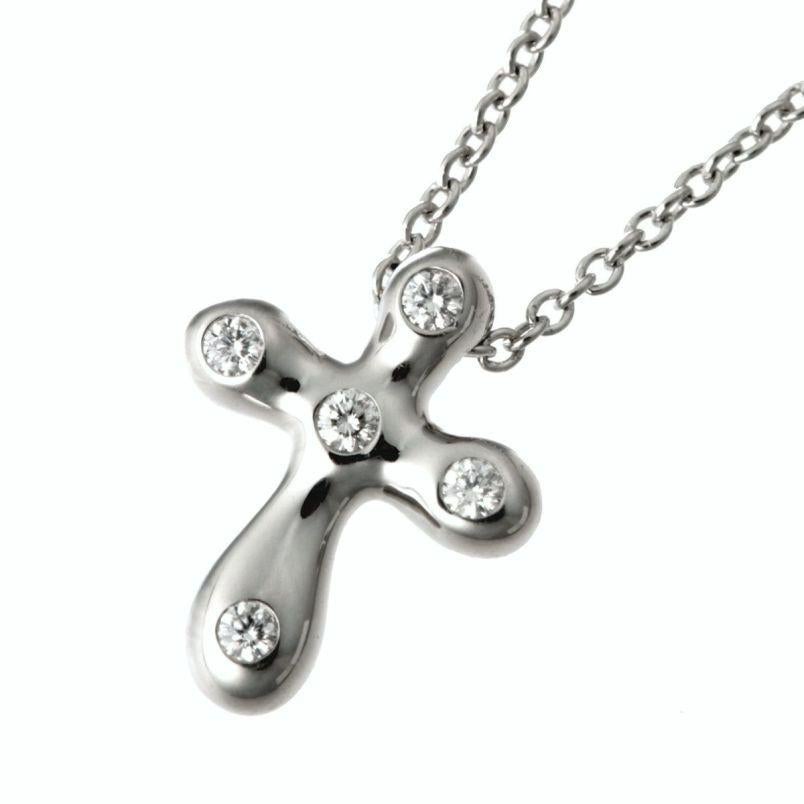 TIFFANY & Co. Collier croix en platine avec diamant de 05 ct Elsa Peretti 

Métal : Platine
Poids : 4.0 grammes 
Chaîne : 16