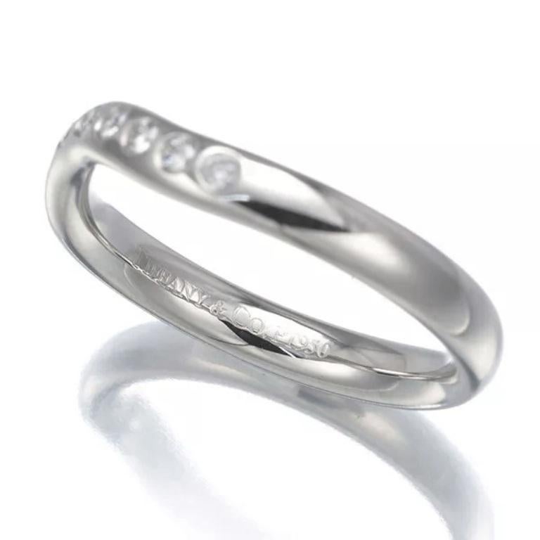 TIFFANY & Co. Elsa Peretti Platinum .10ct Diamond 3mm Curved Band Ring 5.5 In New Condition For Sale In Los Angeles, CA