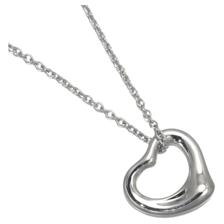 TIFFANY & Co. Elsa Peretti Collier pendentif cœur ouvert de 11 mm en platine en vente