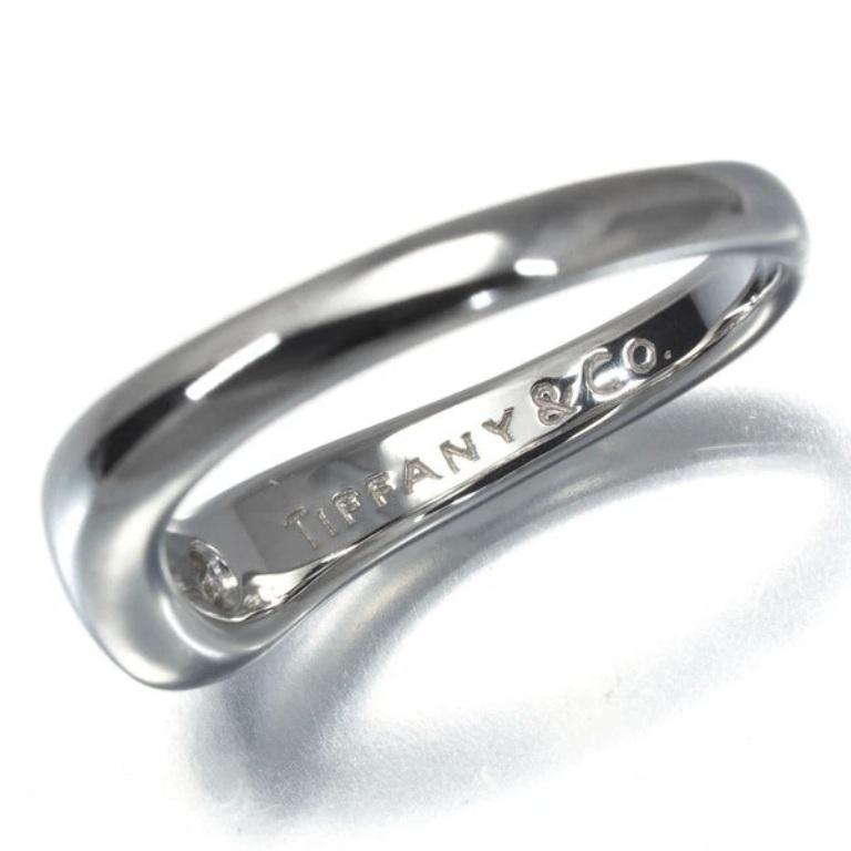 De las mujeres TIFFANY & Co. Anillo Elsa Peretti de platino y diamantes de 0,18 ct con banda curva 6 en venta