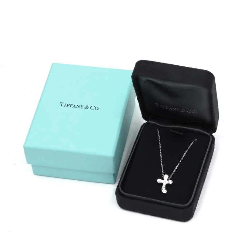 Women's TIFFANY & Co. Elsa Peretti Platinum .20ct Diamond Cross Pendant Necklace For Sale