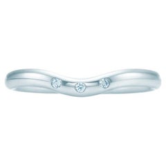 TIFFANY & Co. Elsa Peretti, anello di platino con 3 diamanti da 2 mm e fascia nuziale curva 4