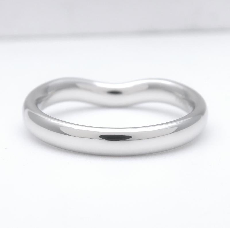 TIFFANY & Co. Elsa Peretti Platin 3mm geschwungener Ehering 7,5 im Zustand „Hervorragend“ im Angebot in Los Angeles, CA