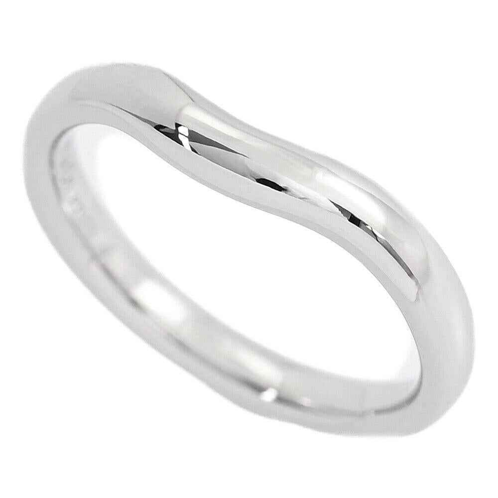 TIFFANY & Co. Elsa Peretti Platinum 3mm Curved Wedding Band Ring 8.5 In Excellent Condition For Sale In Los Angeles, CA