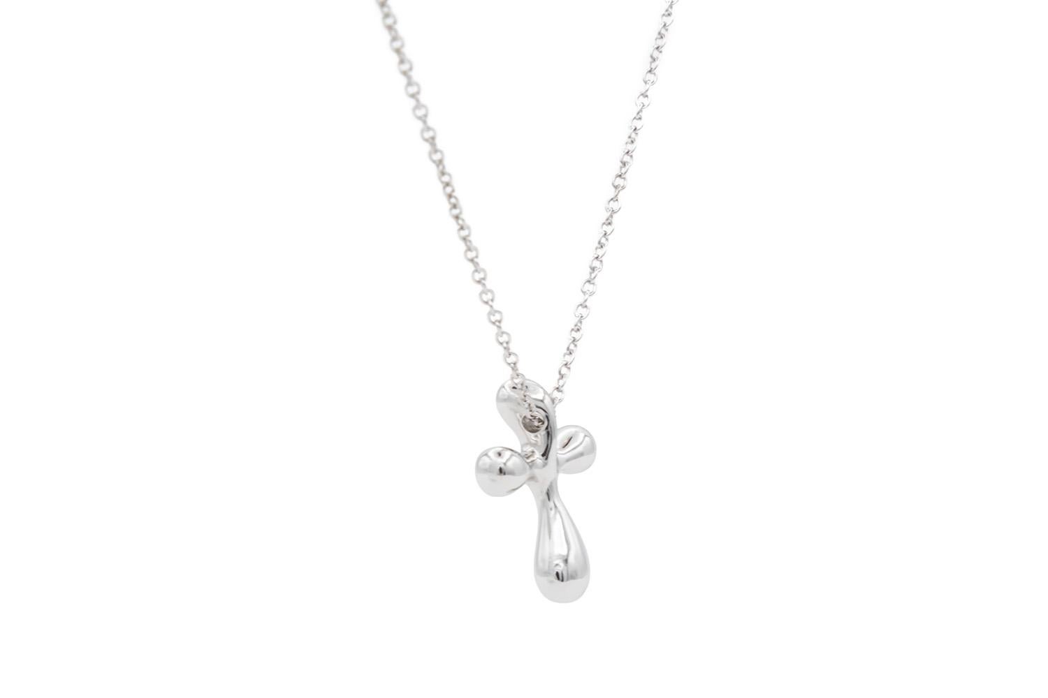 Tiffany & Co. Elsa Peretti Platinum Cross Pendant Necklace For Sale 3