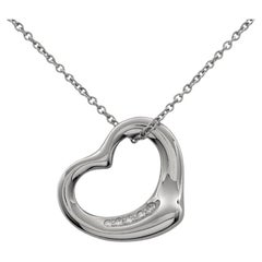 TIFFANY & Co. Elsa Peretti, collier pendentif cœur ouvert en platine et diamants de 16 mm