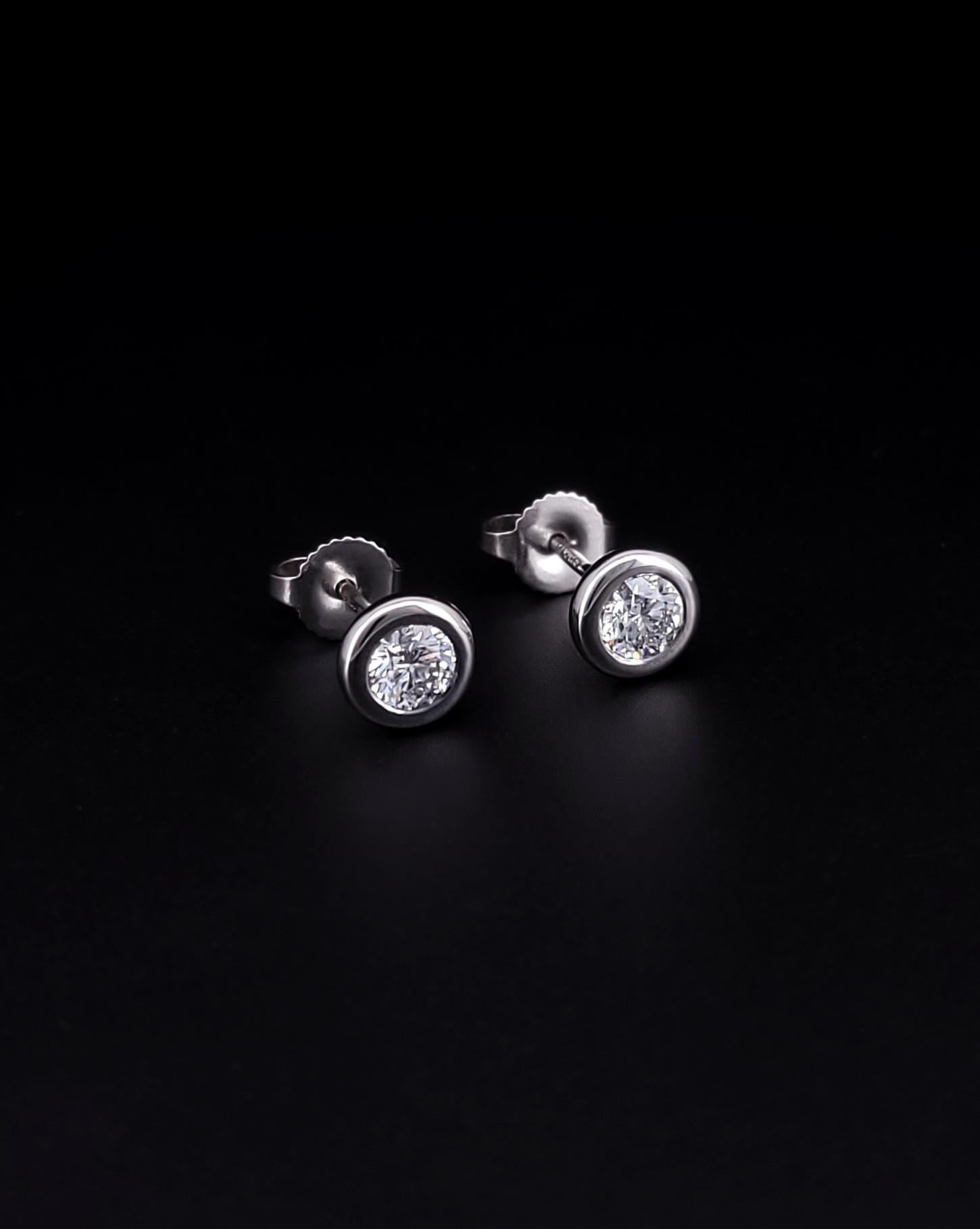 TIFFANY & CO. ORECCHINI DI DIAMANTI ELSA PERETTI IN PLATINO.
*Include la scatola Tiffany.

Condit: Perfetta, &New
Metallo: Platino
Chiarezza del diamante: VVS
Grado del diamante: E. F. A.
Diametro del diamante: 4,5 mm
Peso del diamante: