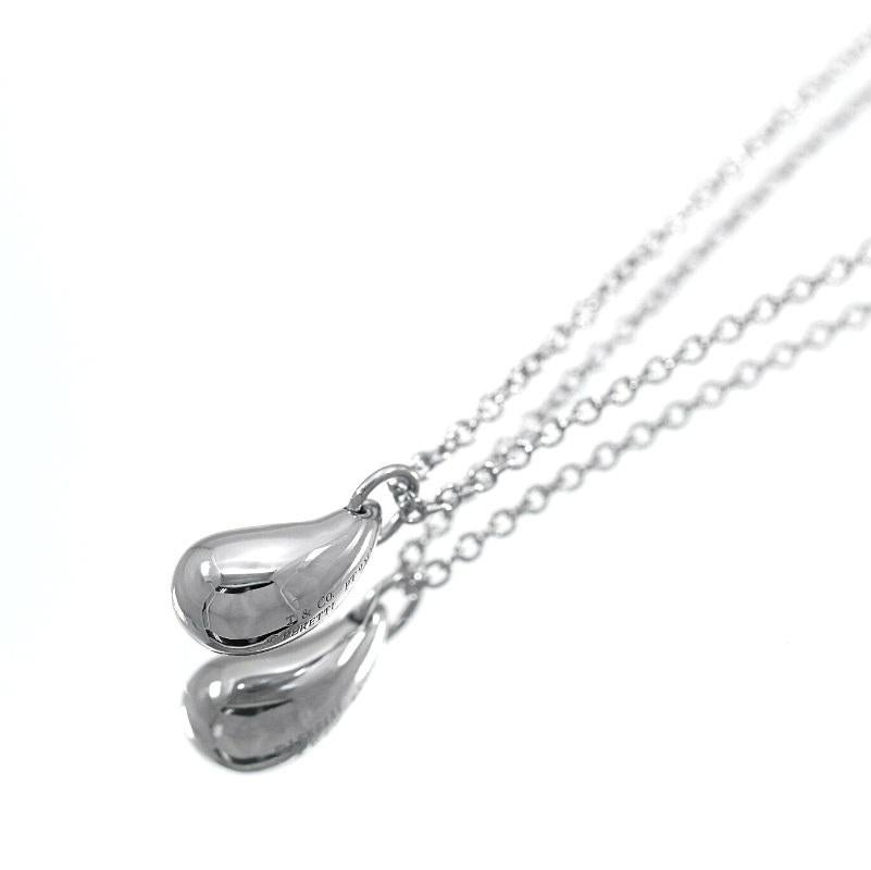 TIFFANY & Co. Elsa Peretti Platinum Teardrop Pendant Necklace In Excellent Condition For Sale In Los Angeles, CA