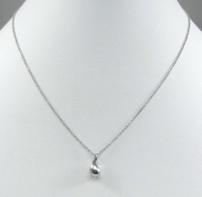 TIFFANY & Co. Elsa Peretti Platinum Teardrop Pendant Necklace For Sale 2