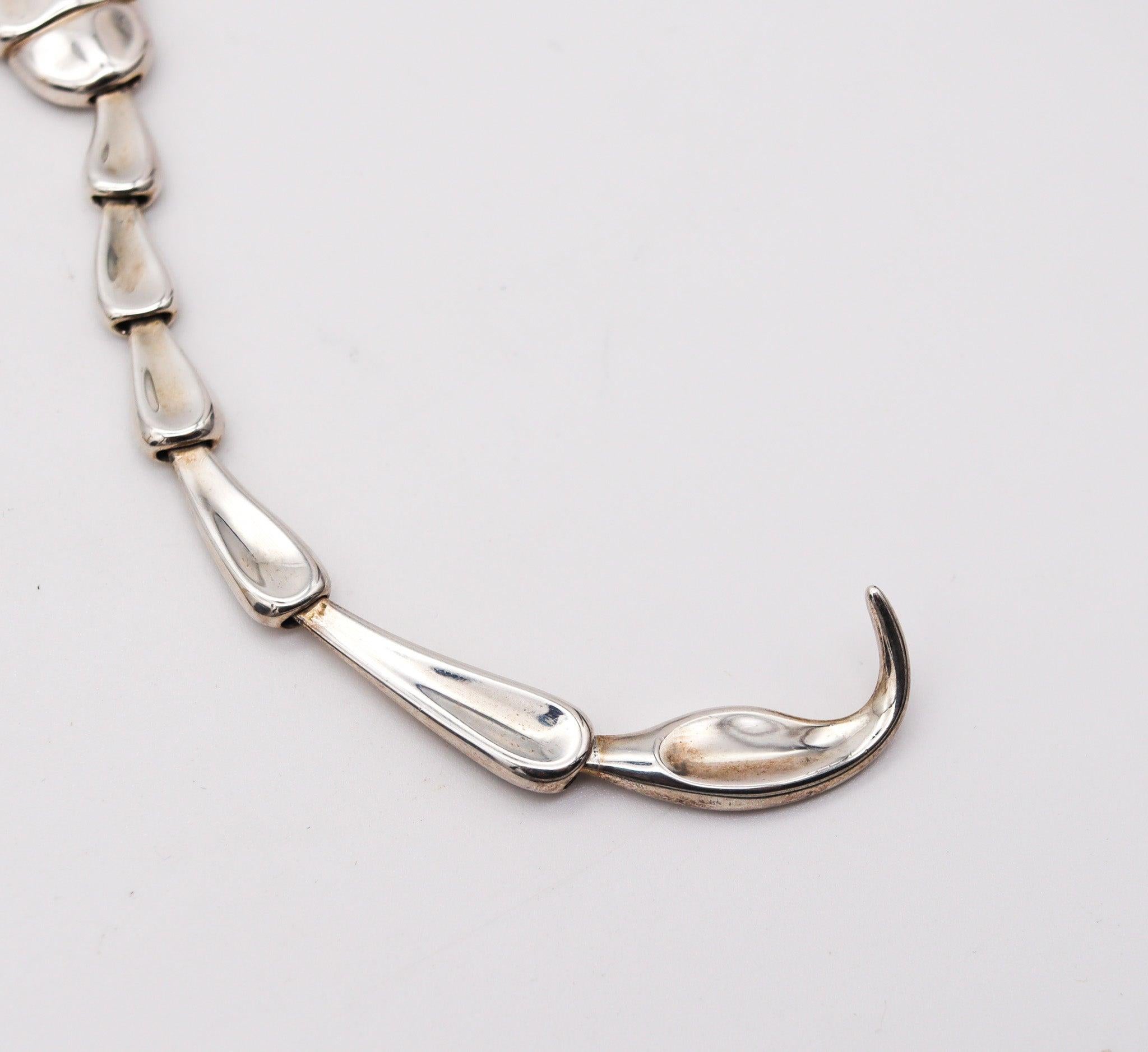 TIFFANY & CO. Elsa Peretti Collana Scorpione Scultoreo in Argento 925 in vendita 1