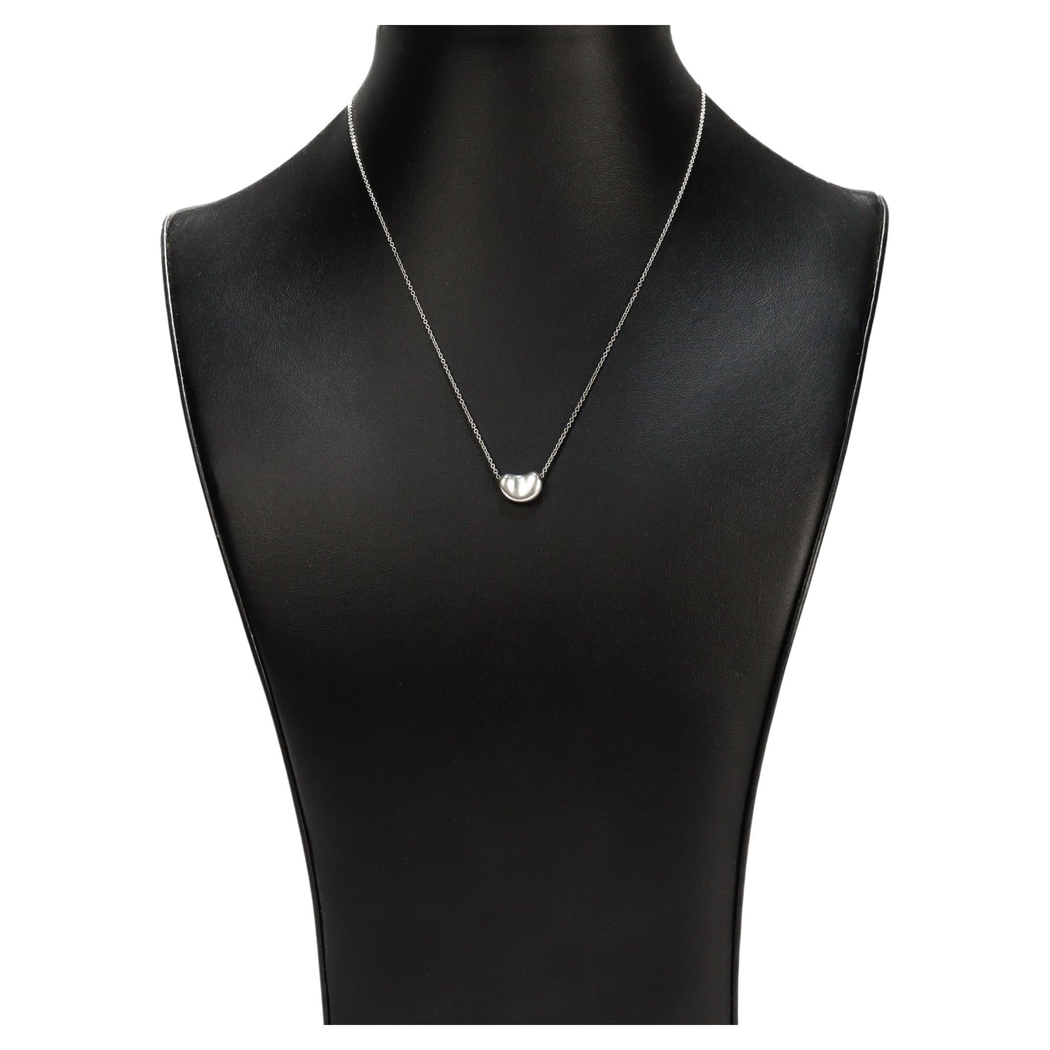 Tiffany & Co. Collana con ciondolo “Small Bean” in argento sterling di Elsa Peretti in vendita